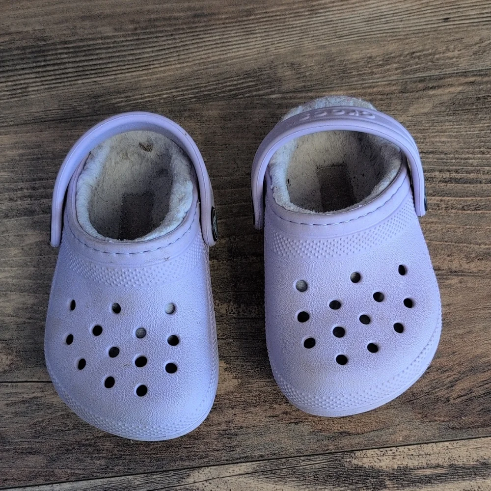 CROCS Lavender Slippers C5                  M528